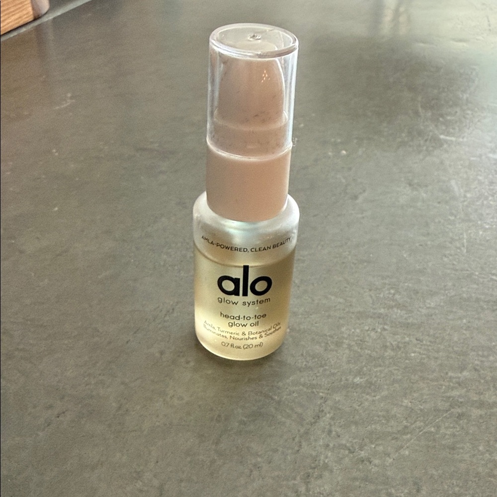 ALO Yoga Glow System Primer - Subtle Cream